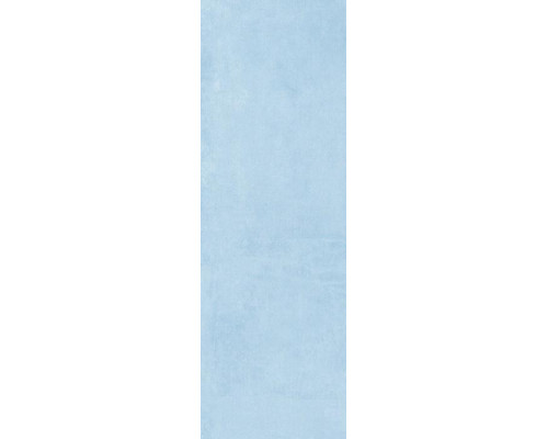 Alisia blue wall 01