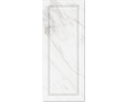 Scarlett white wall 02