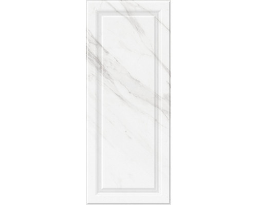 Scarlett white wall 02