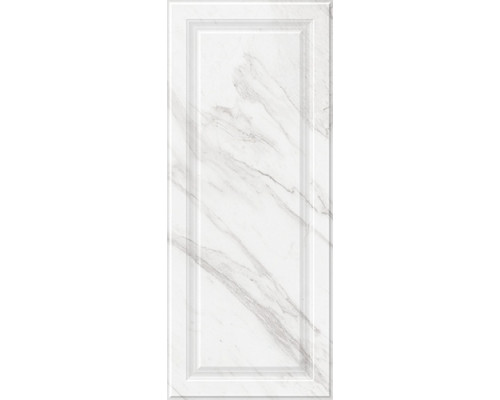 Scarlett white wall 02